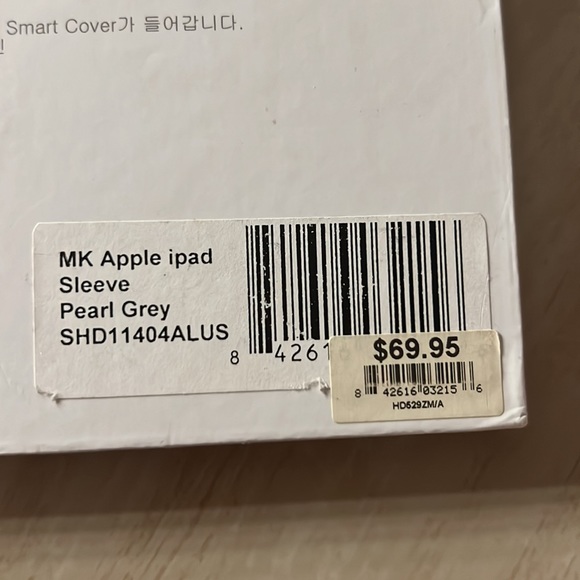 Michael Kors SLEEVE FOR IPAD (compatible w/Smart Cover) + FREE GIFT W/ PURCHASE! - Picture 6 of 8